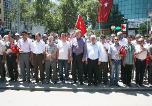 Şehitler hayrına lokma dağıttılar